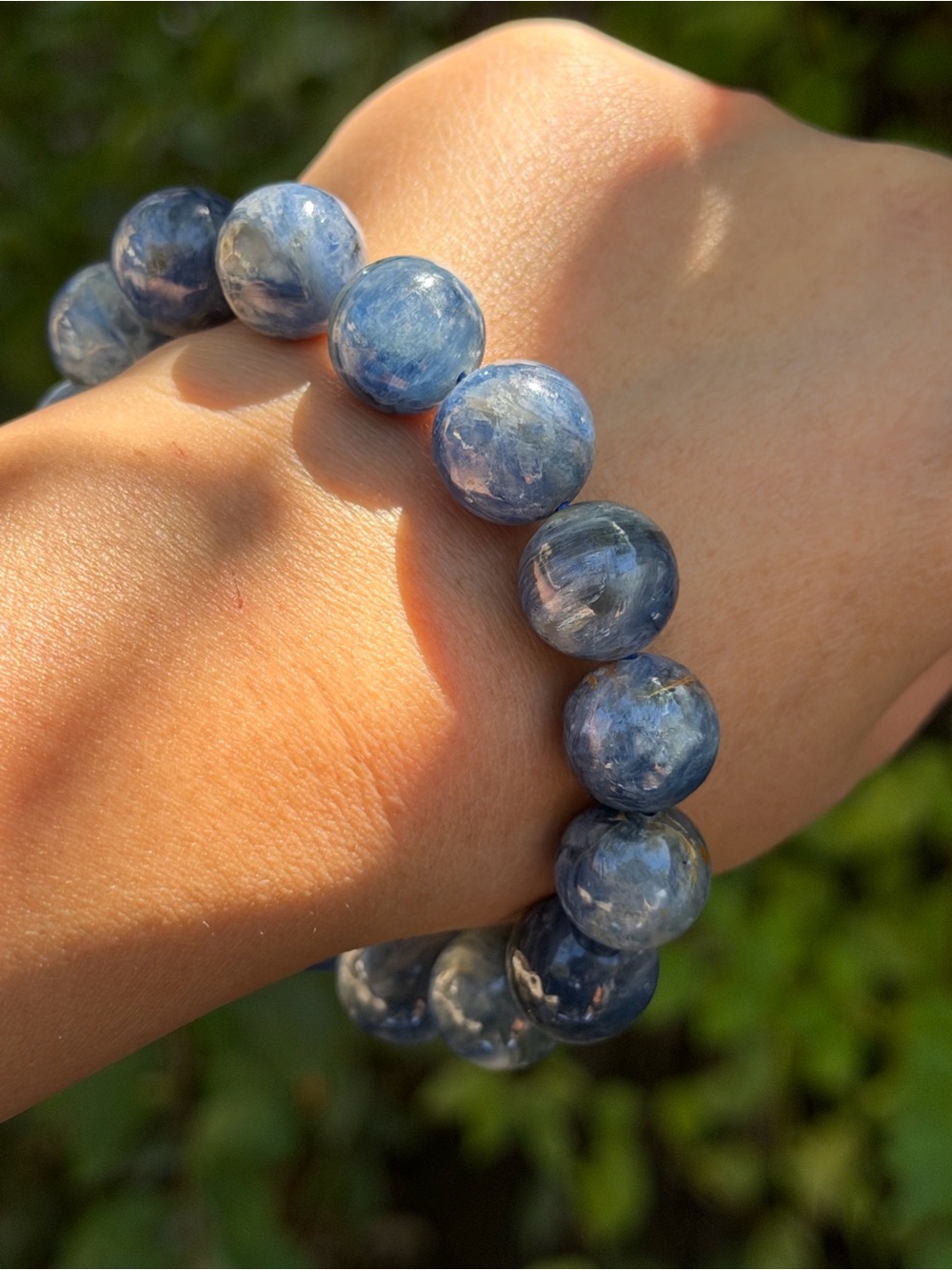14mm stretchable blue kyanite bracelet 1890 - Picture 6 of 9